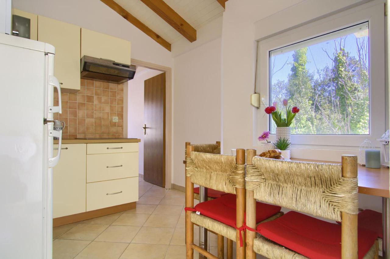 Sunshine Place By The Beach Lukoran Room photo
